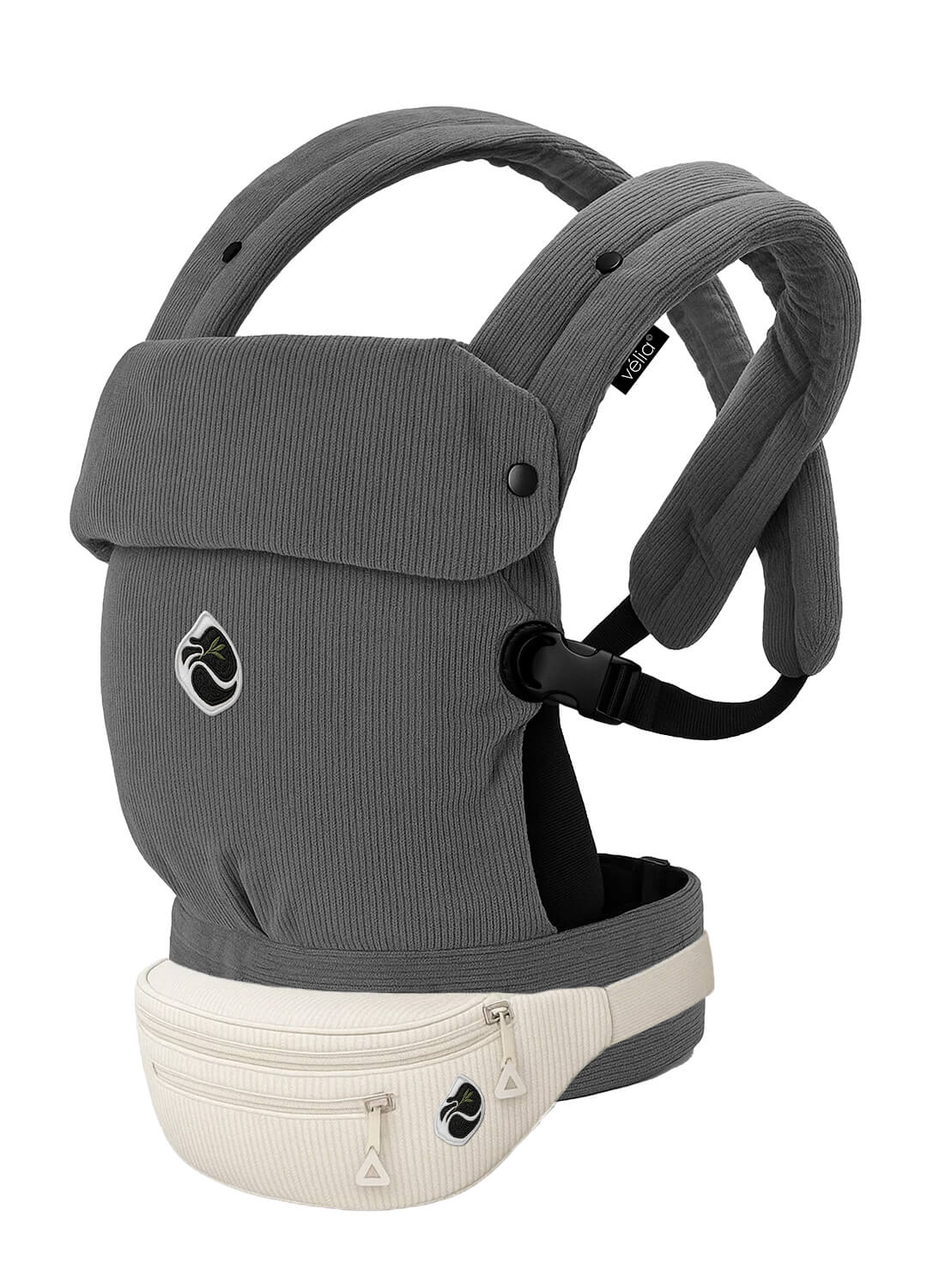 Velia Essenza Bag in Weiß kombiniert mit der Nuvola Cord Babytrage in Gris Lune – minimalistischer High-Fashion-Look in elegantem Grau und sanftem Weiß.