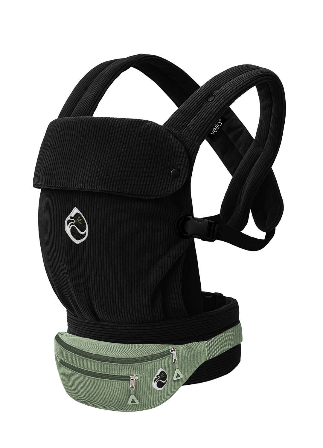 Velia Essenza Bag in Hellgrün kombiniert mit der Nuvola Babytrage in Schwarz – moderner, frischer Kontrast aus tiefem Schwarz und zartem Grün.