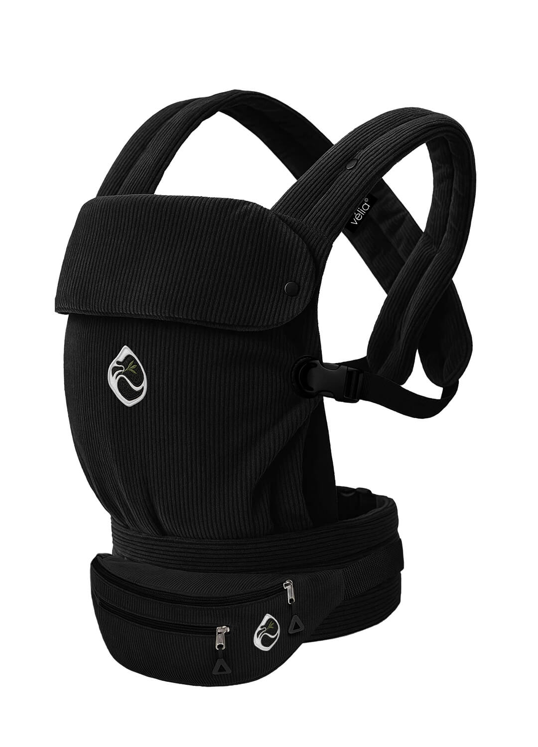 Velia Essenza Bag in Schwarz passend zur Nuvola Babytrage in Schwarz – minimalistischer High-Fashion-Look in edlem Corddesign.
