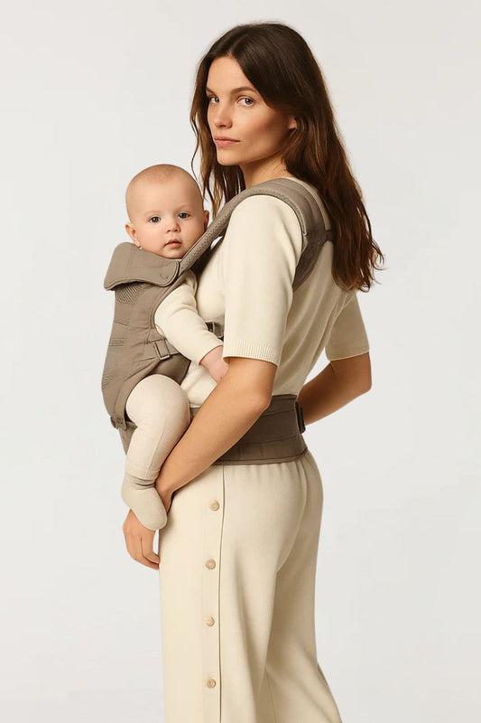 VÉLIA Evolve Babytrage in Softstone – Bequeme und stilvolle Trage für junge Eltern, ideal für Spaziergänge und Ausflüge