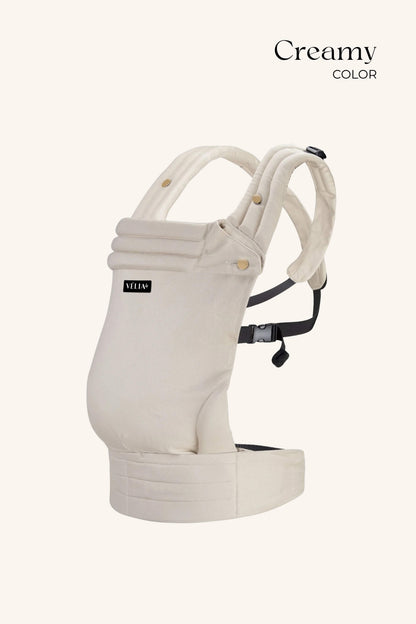 VÉLIA PURE Babytrage in Creamy – Stilvolles Design, ergonomisch für Komfort und gesunde Hüftentwicklung, ideal für den Alltag
